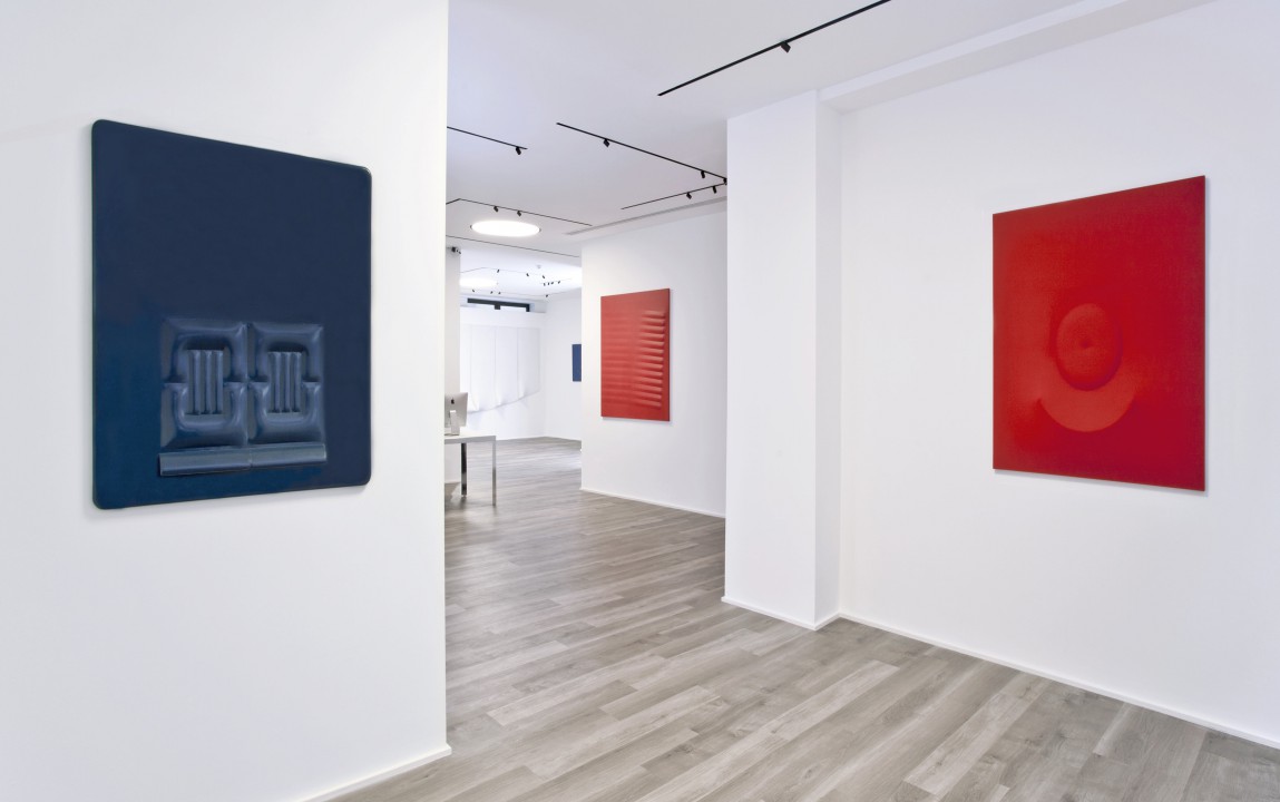 Install View, "Agostino Bonalumi. I Wish to Meet Architects", Cortesi Gallery London. Photo by Fraser Marr 