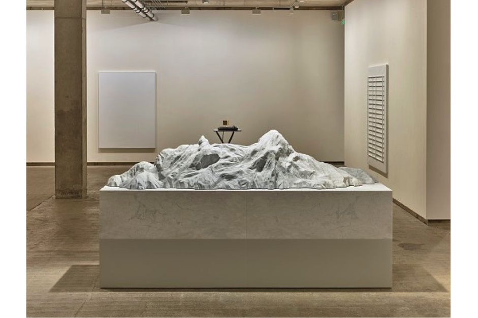 Massimo Bartollini, Georgius, 2015 – 2016, Bardiglio Imperial Marble, paint, wood, metal, 161 x 300 x 95.5 cm. Photograph © the artist and Frith Street Gallery, London